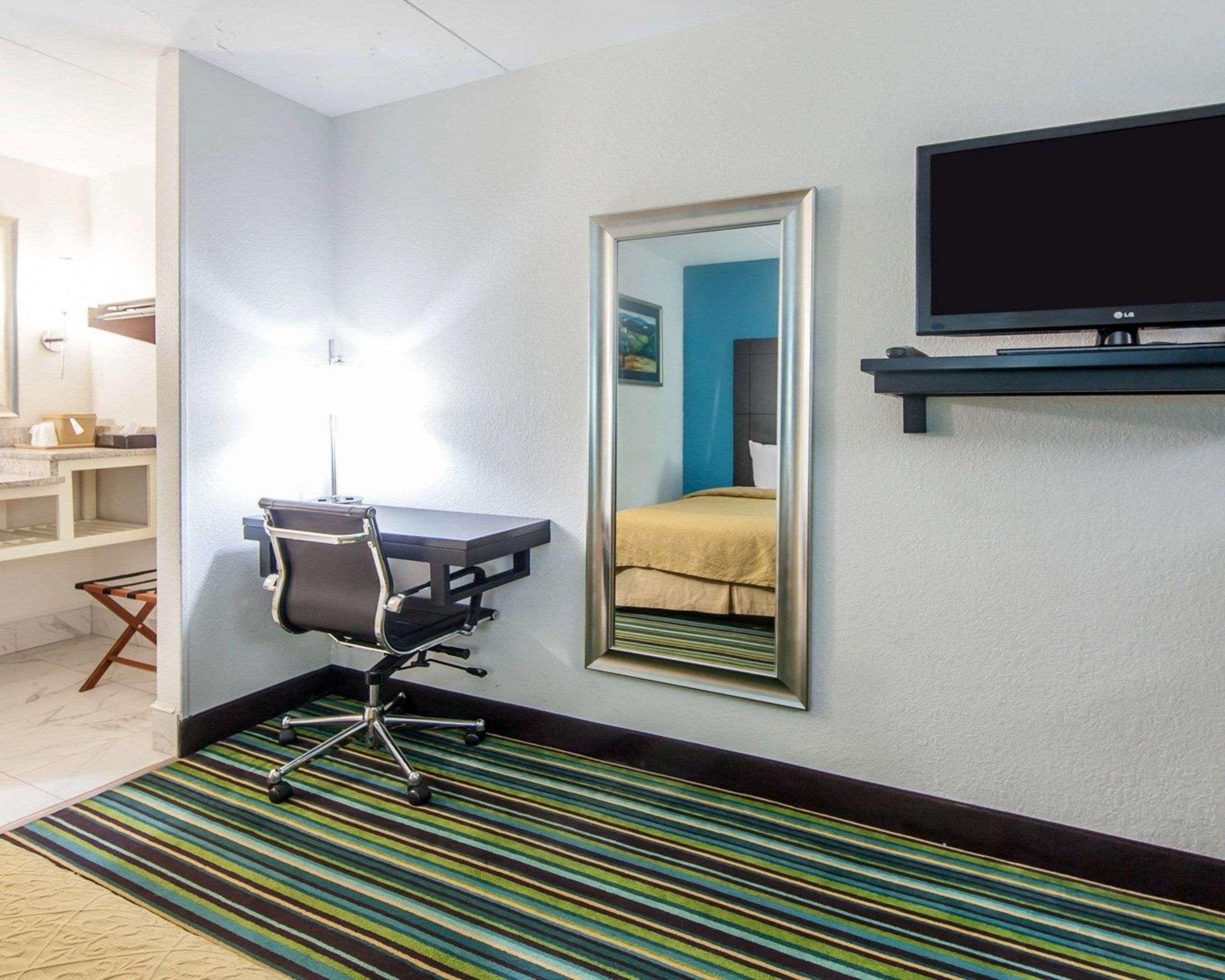 Quality Inn & Suites Jasper Bagian luar foto