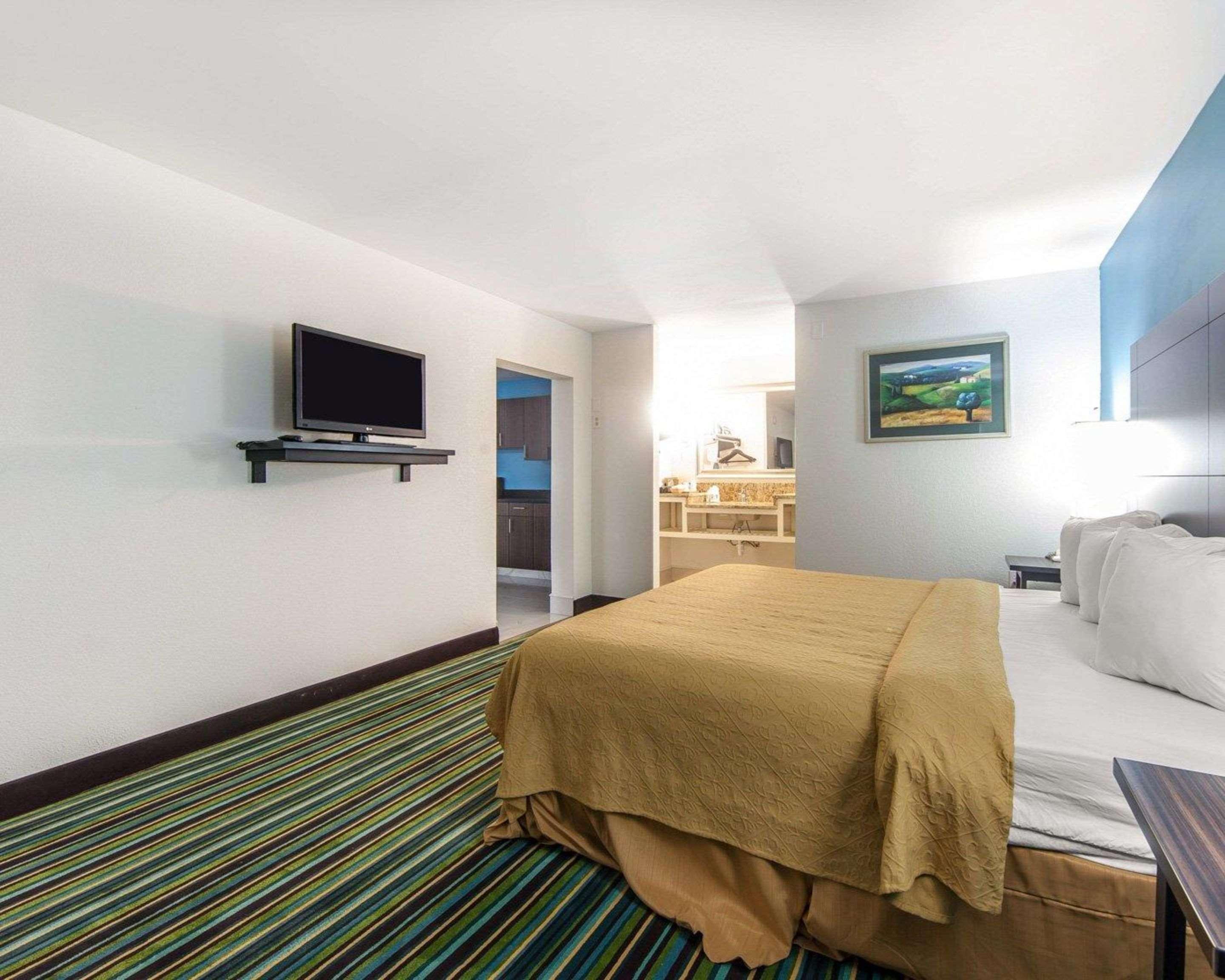 Quality Inn & Suites Jasper Bagian luar foto