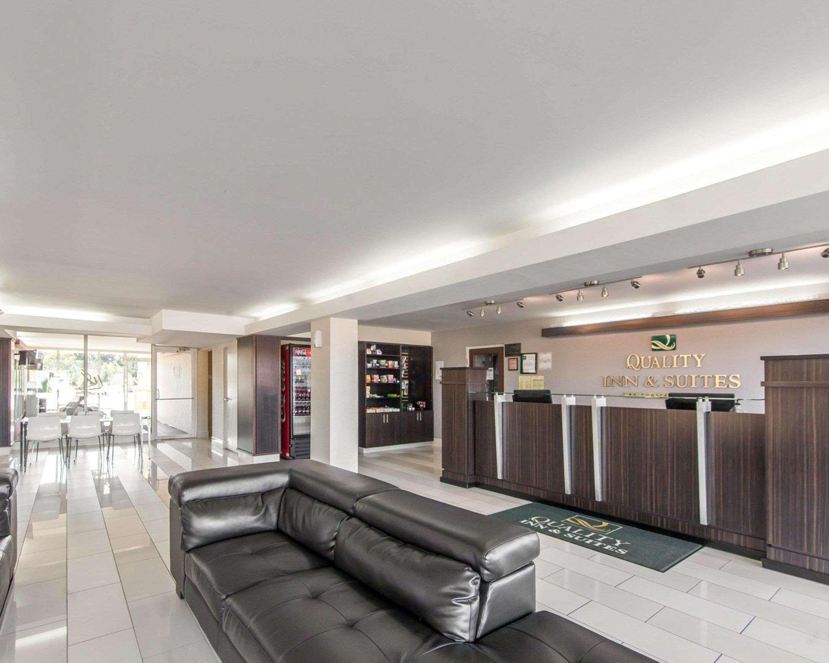 Quality Inn & Suites Jasper Bagian luar foto