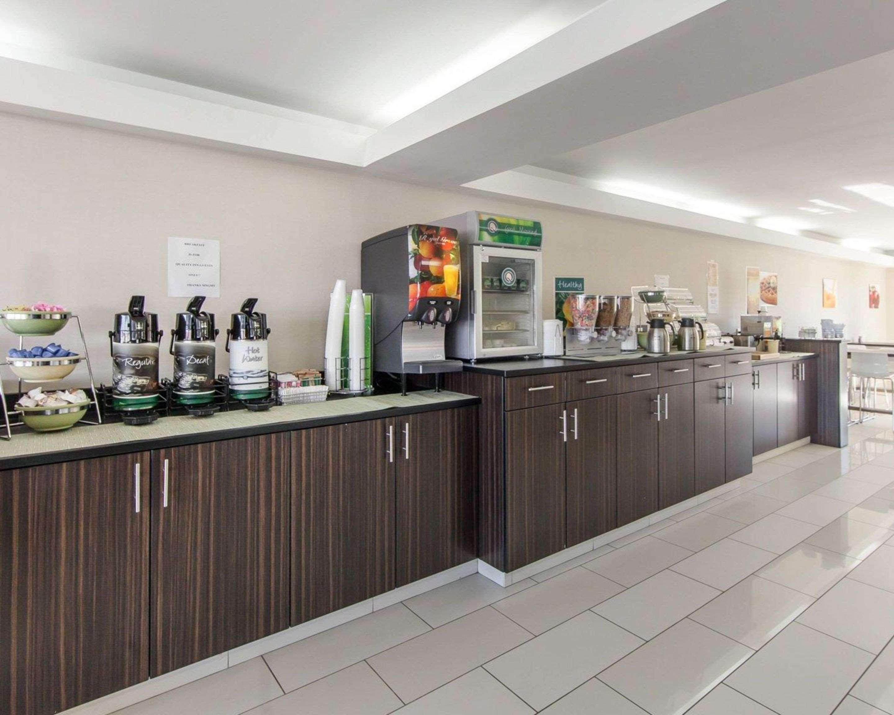 Quality Inn & Suites Jasper Bagian luar foto