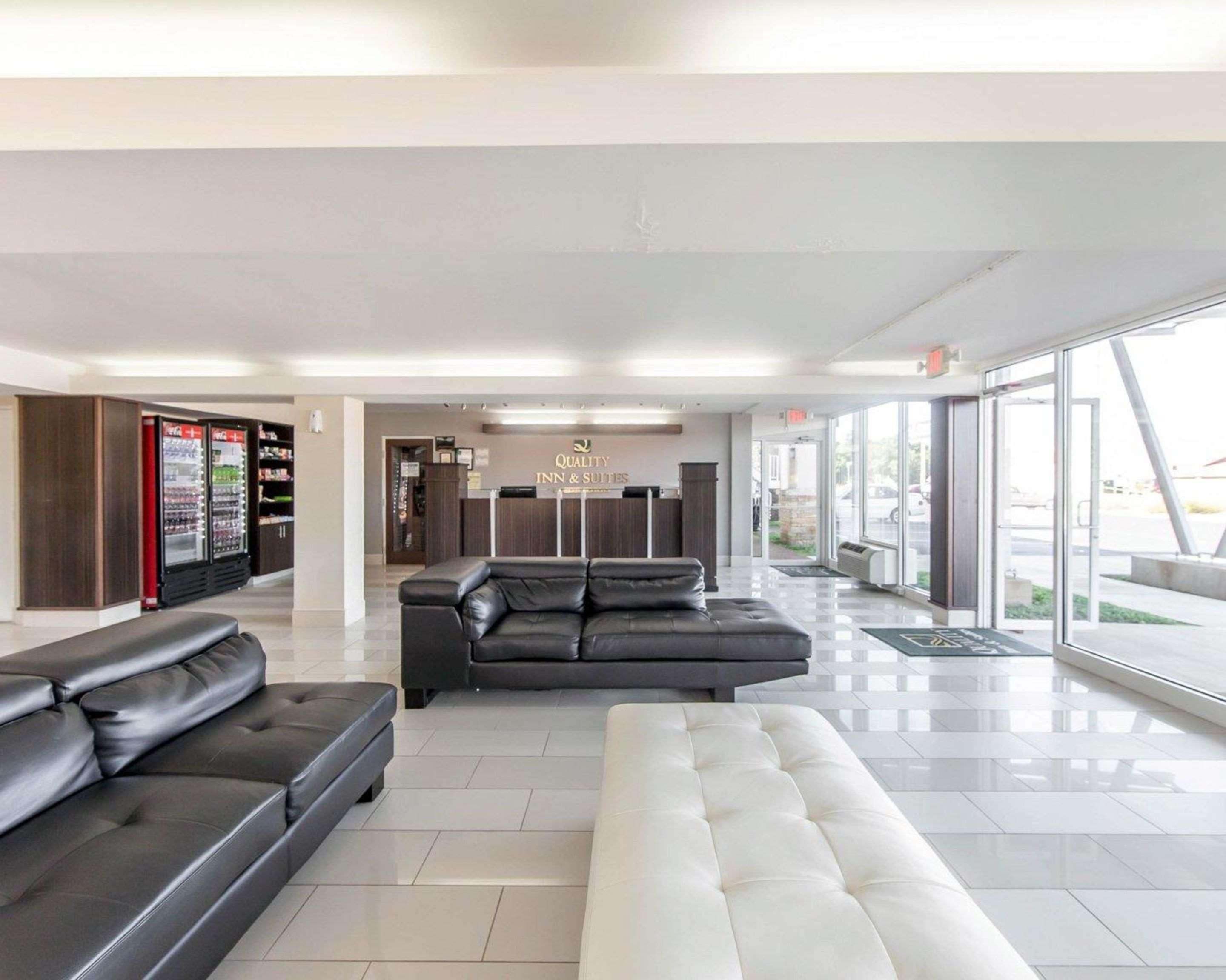 Quality Inn & Suites Jasper Bagian luar foto