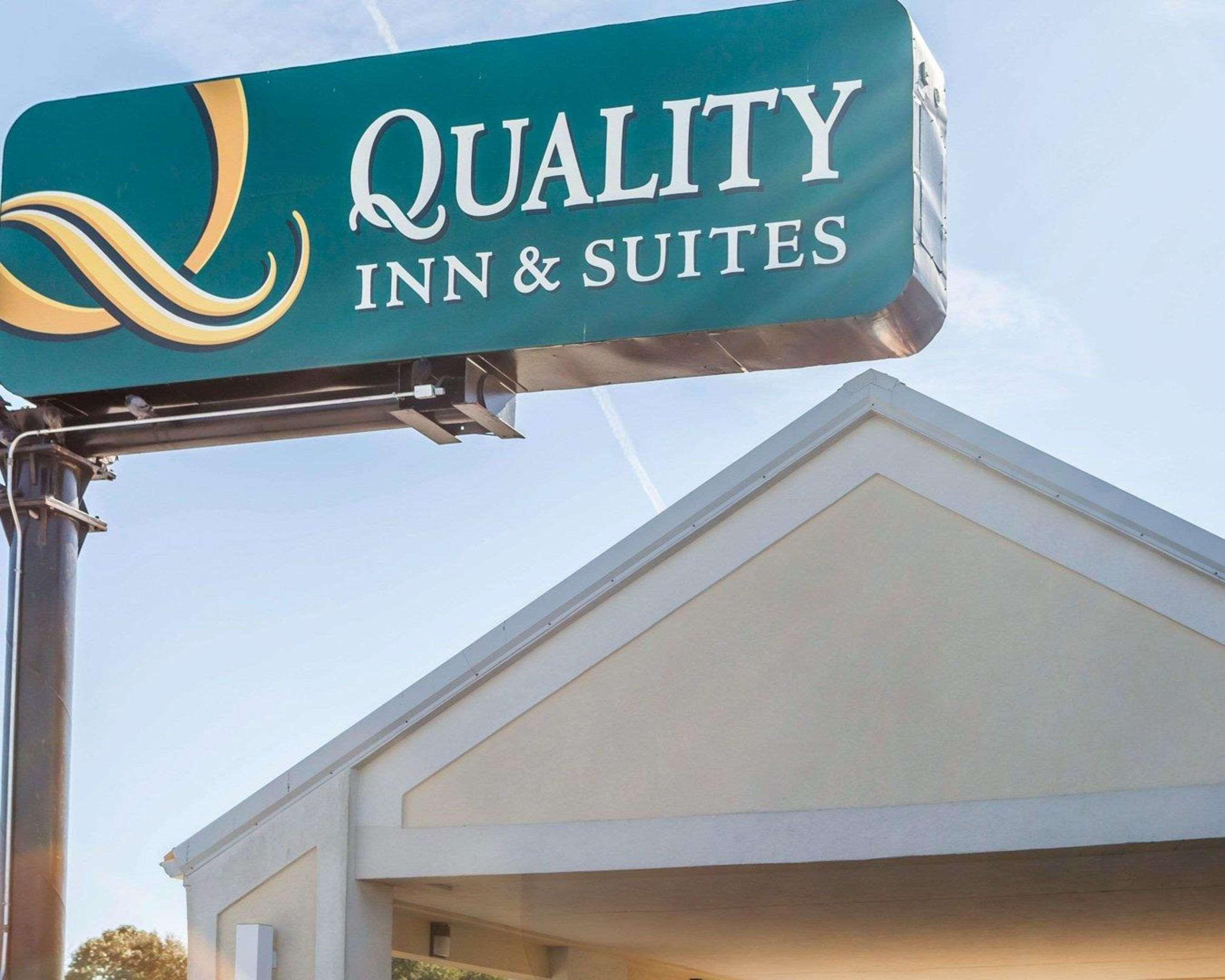 Quality Inn & Suites Jasper Bagian luar foto