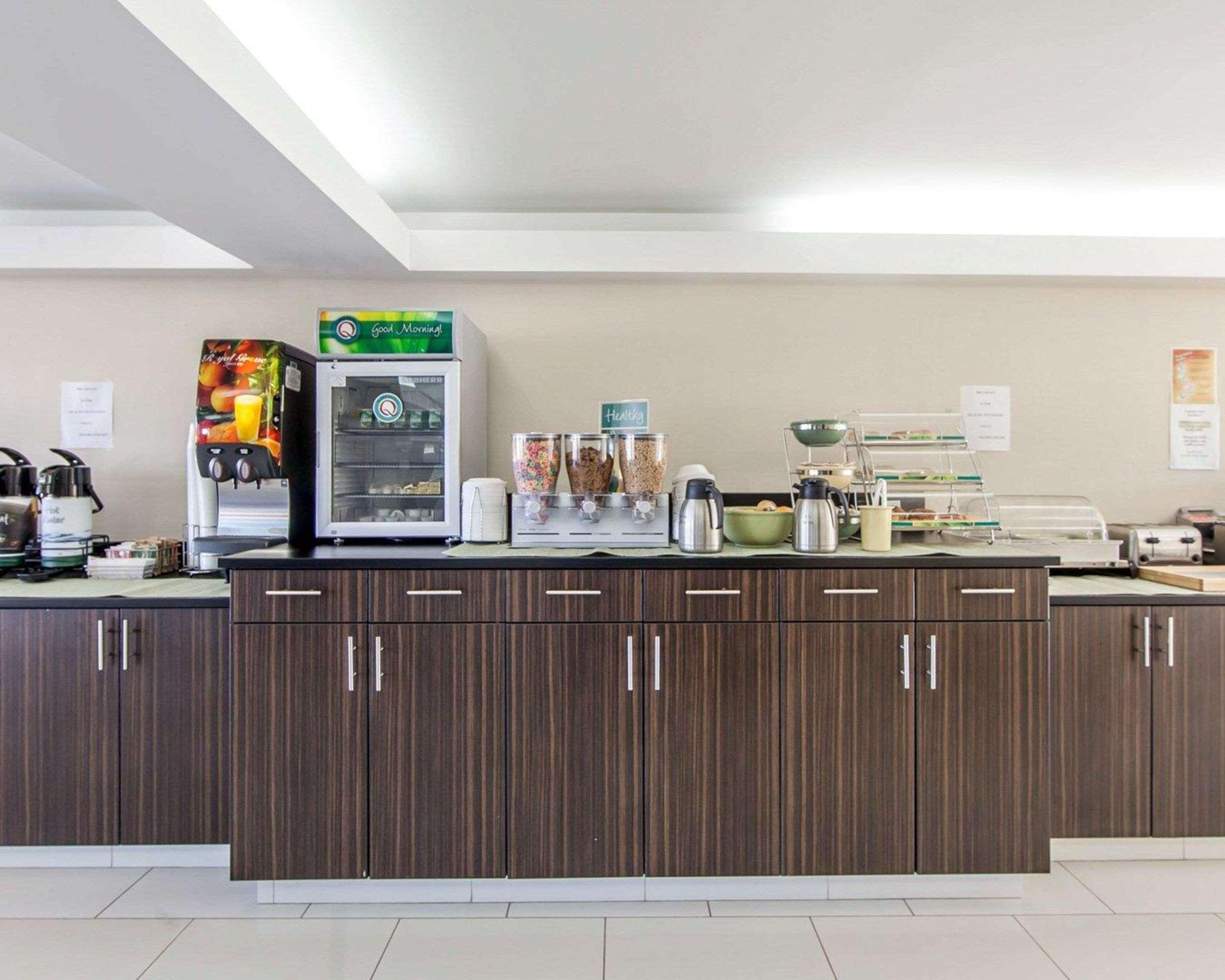 Quality Inn & Suites Jasper Bagian luar foto