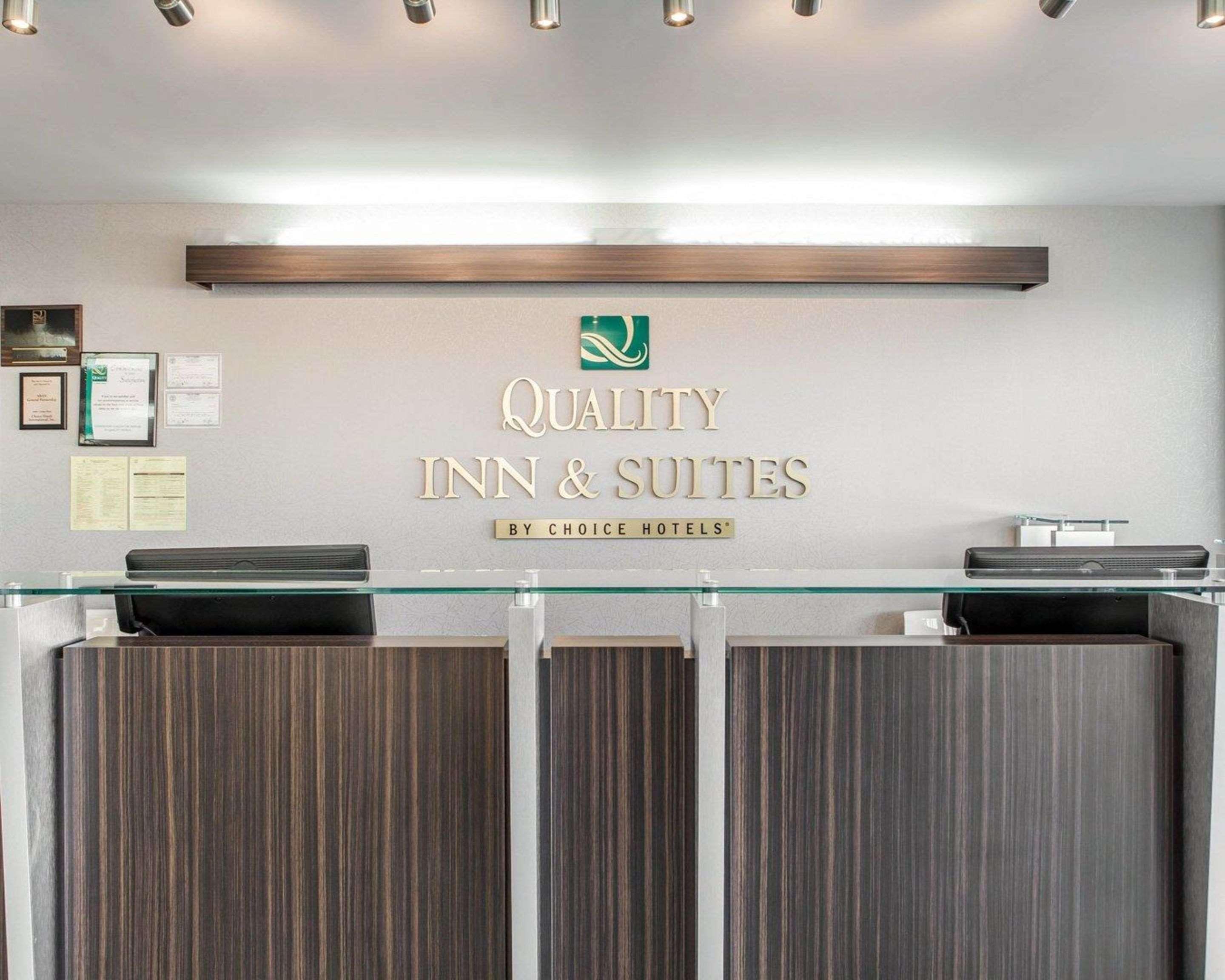 Quality Inn & Suites Jasper Bagian luar foto