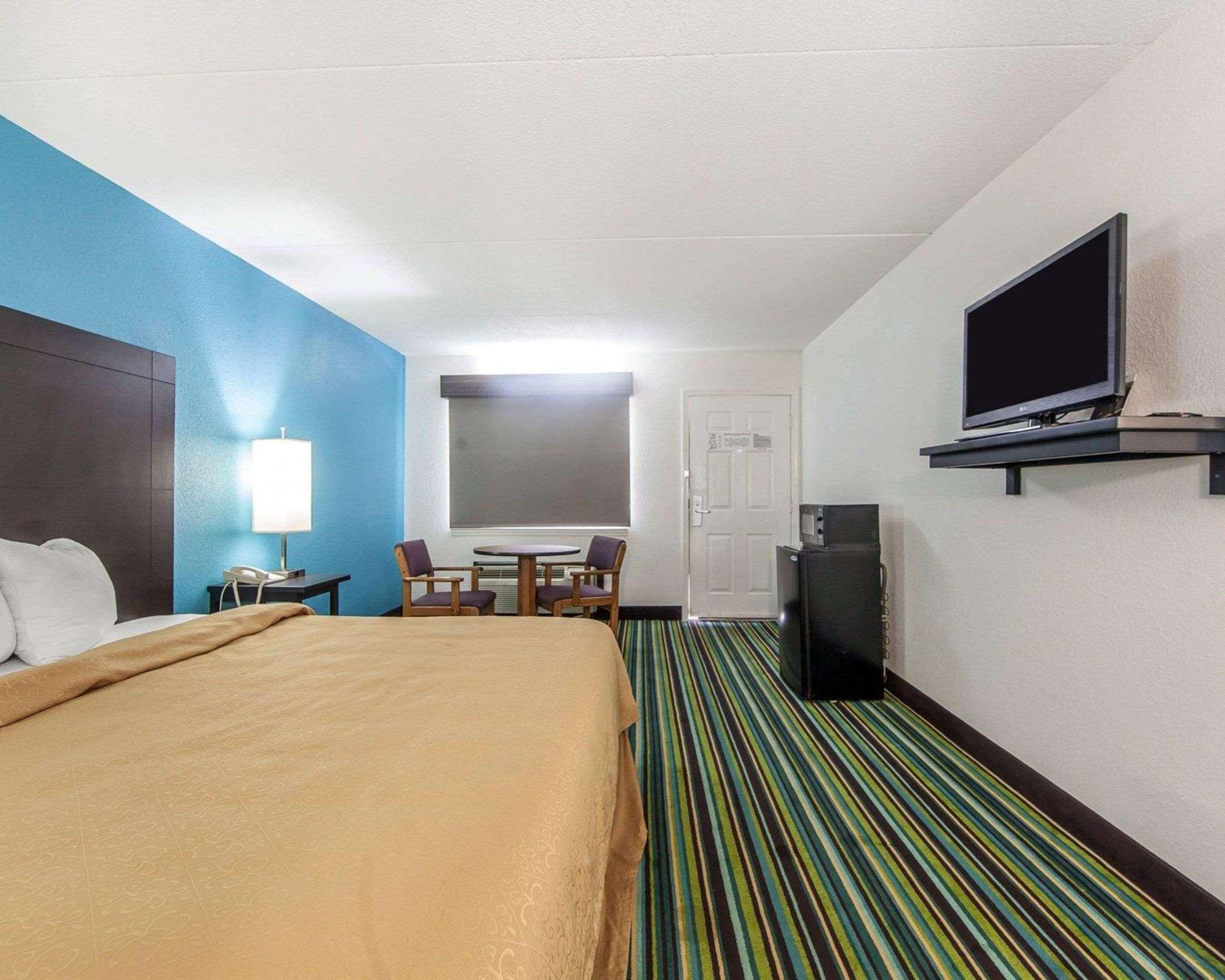 Quality Inn & Suites Jasper Bagian luar foto