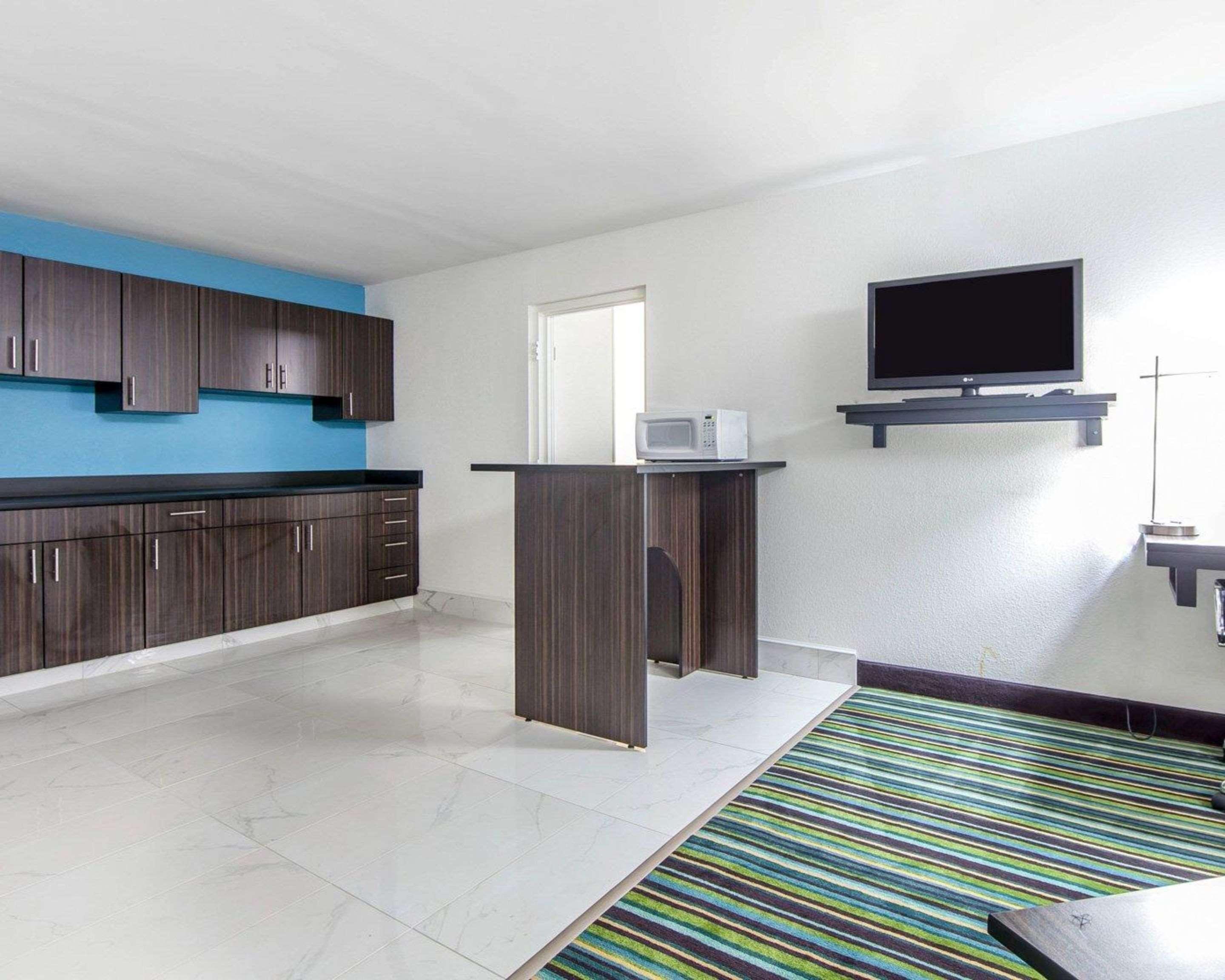 Quality Inn & Suites Jasper Bagian luar foto