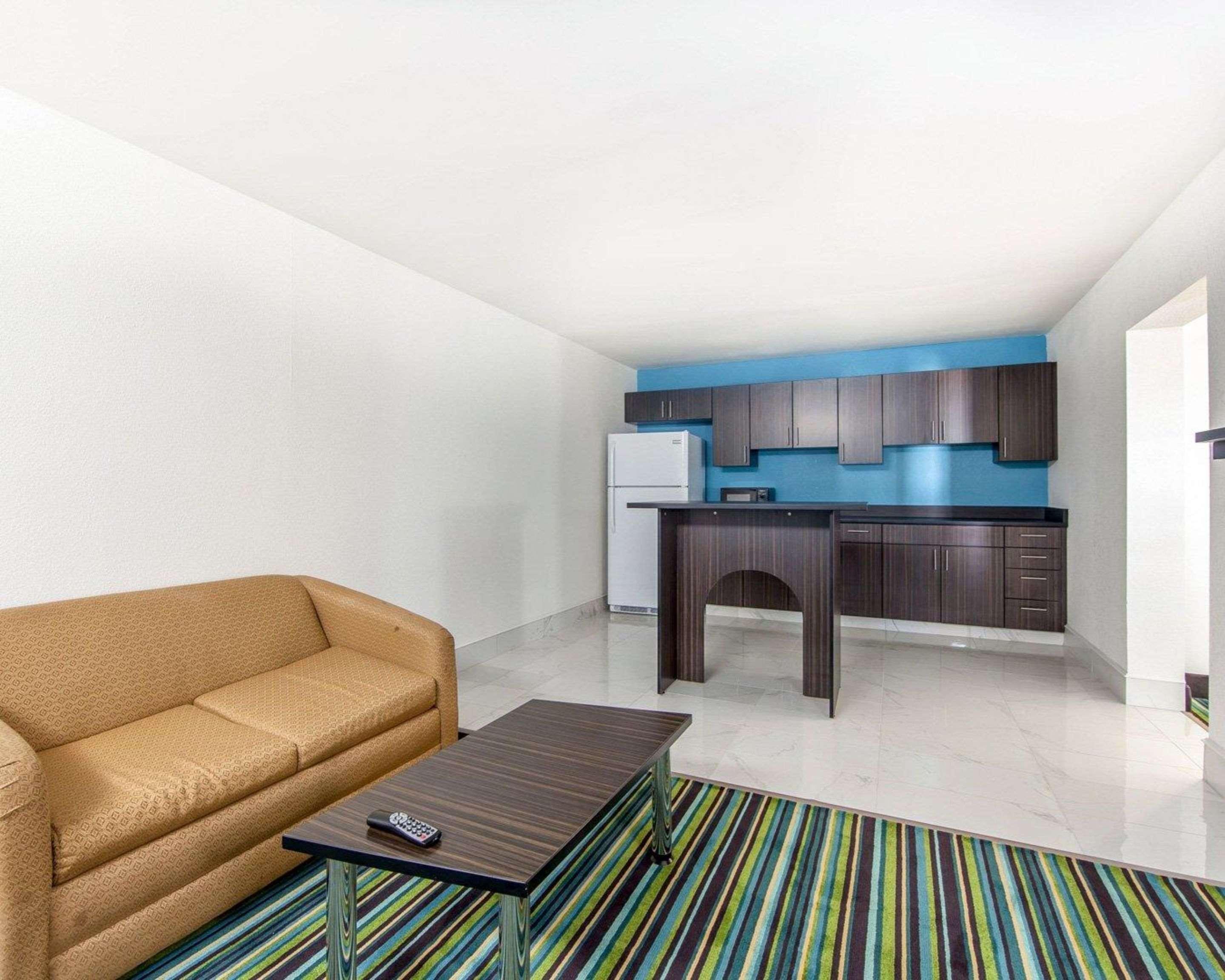 Quality Inn & Suites Jasper Bagian luar foto