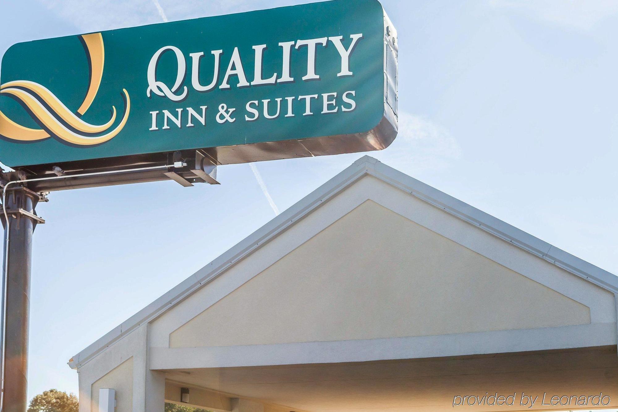 Quality Inn & Suites Jasper Bagian luar foto