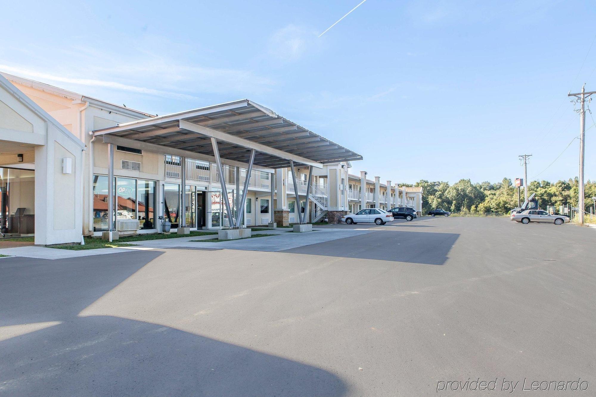 Quality Inn & Suites Jasper Bagian luar foto