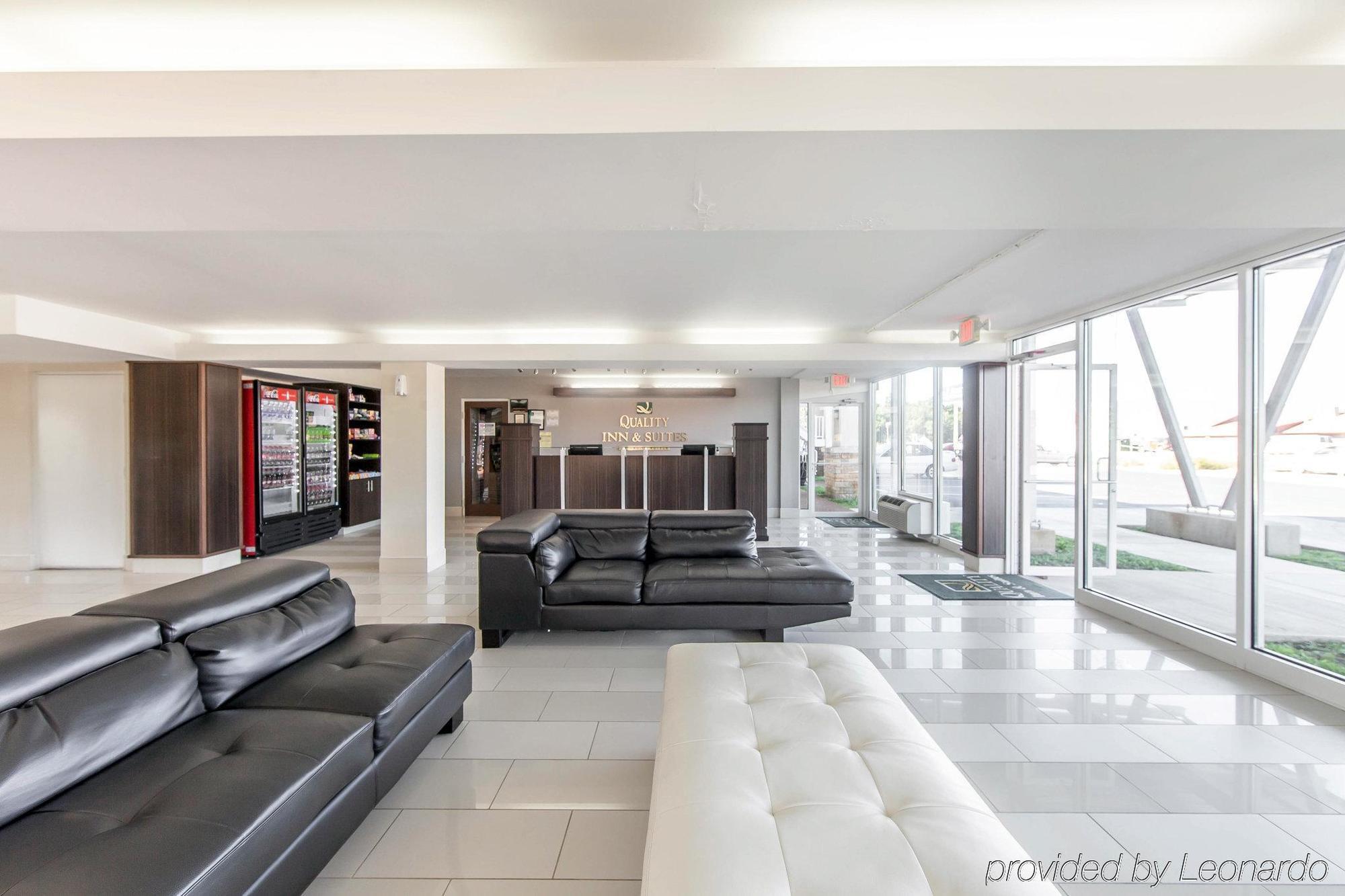 Quality Inn & Suites Jasper Bagian luar foto