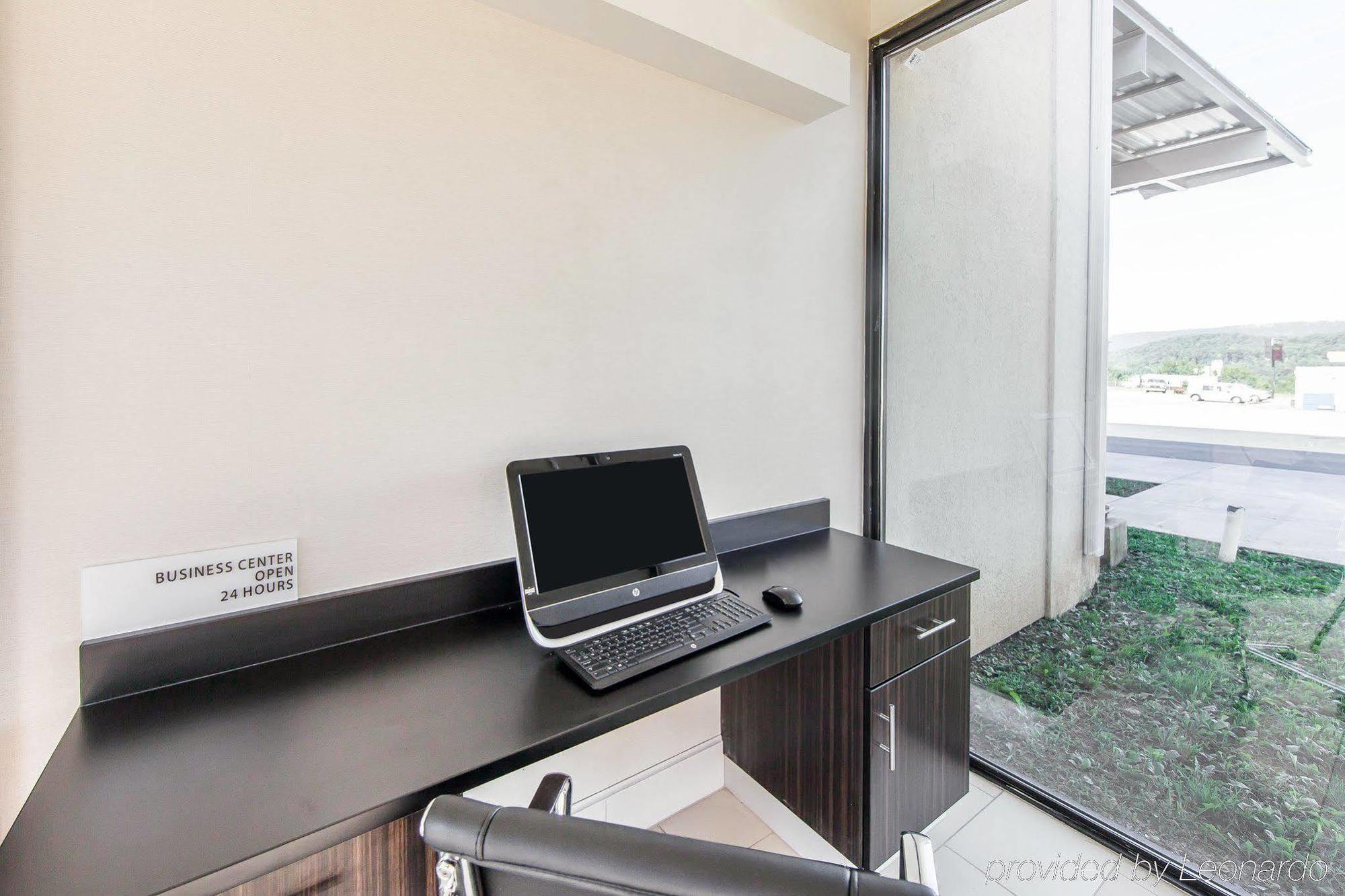 Quality Inn & Suites Jasper Bagian luar foto