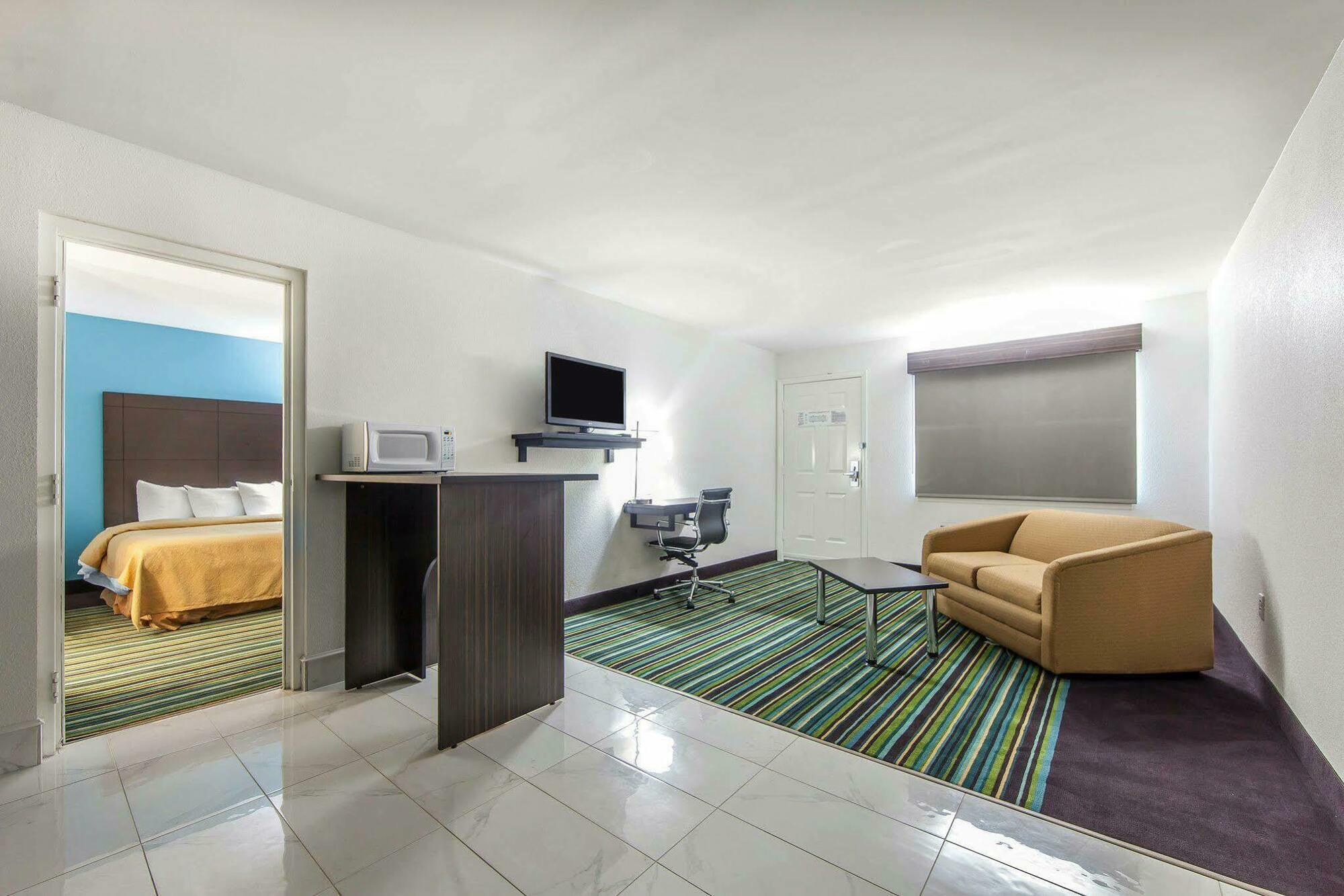Quality Inn & Suites Jasper Bagian luar foto