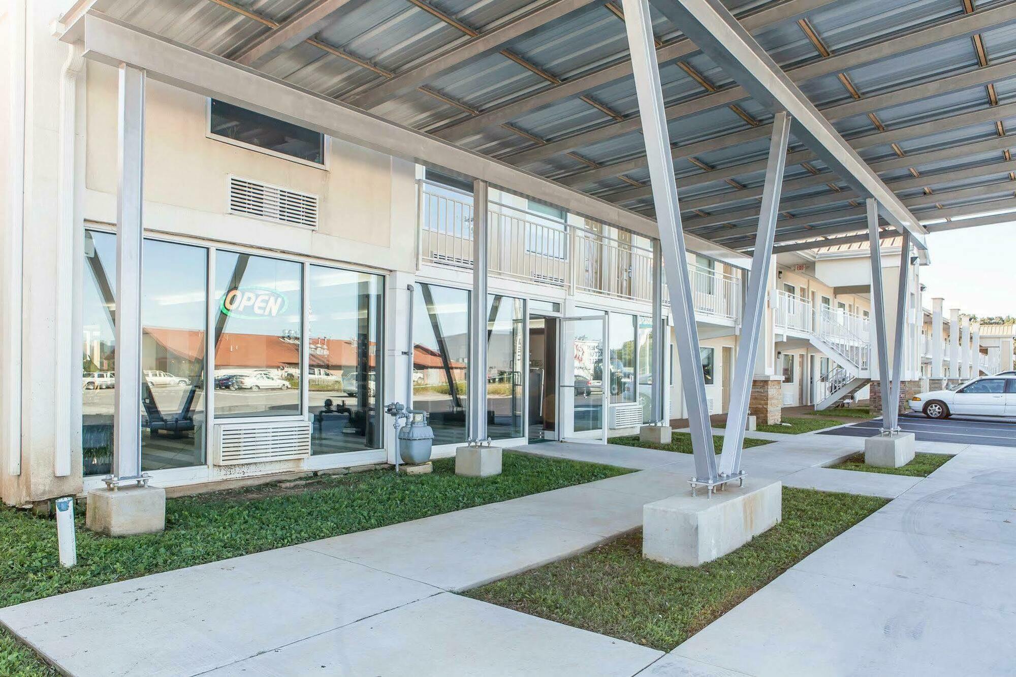 Quality Inn & Suites Jasper Bagian luar foto