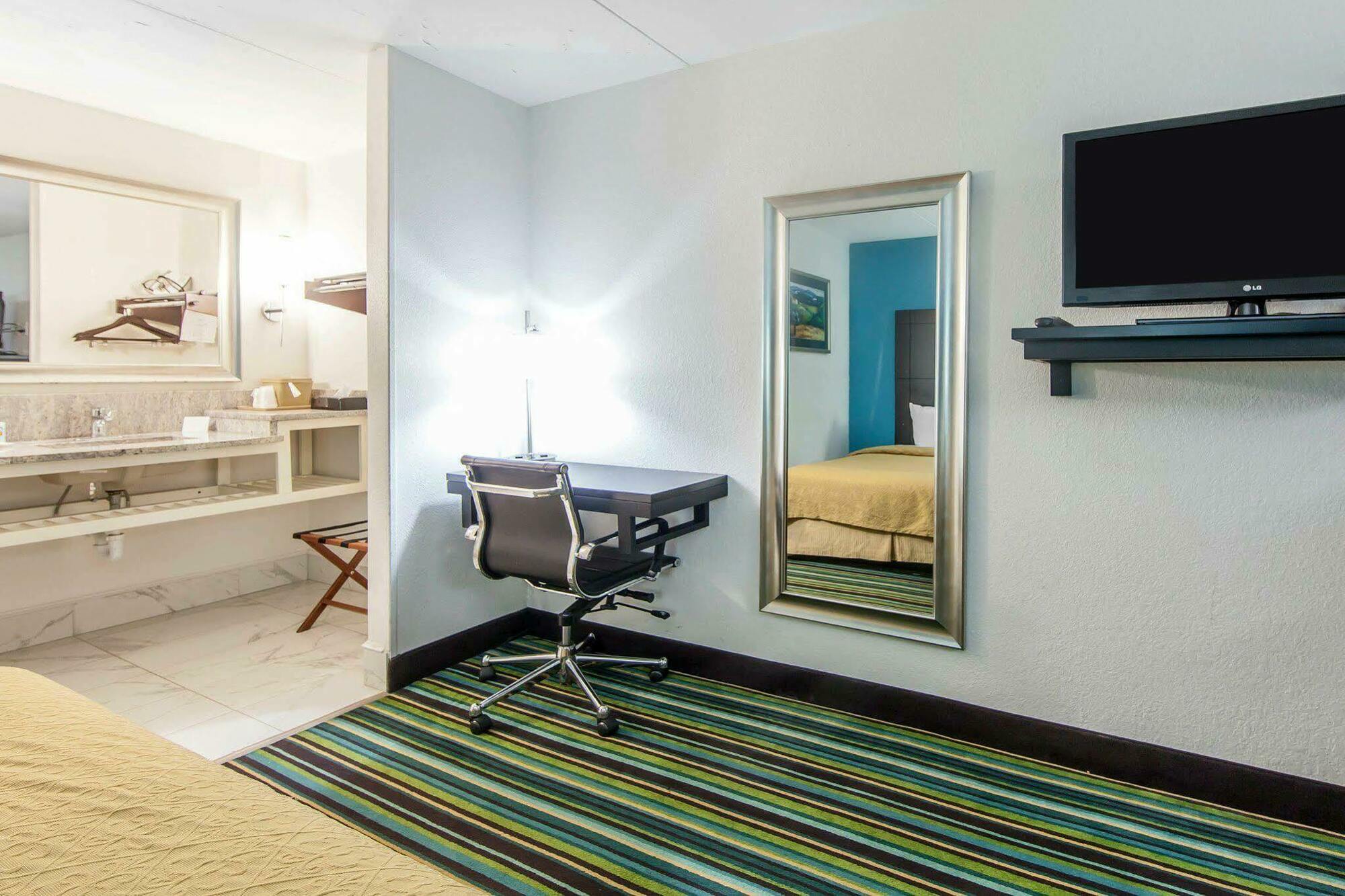 Quality Inn & Suites Jasper Bagian luar foto